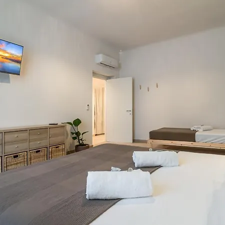 Lovely Oasi Apartment X7 - Near Central Station La Spezia Exterior photo